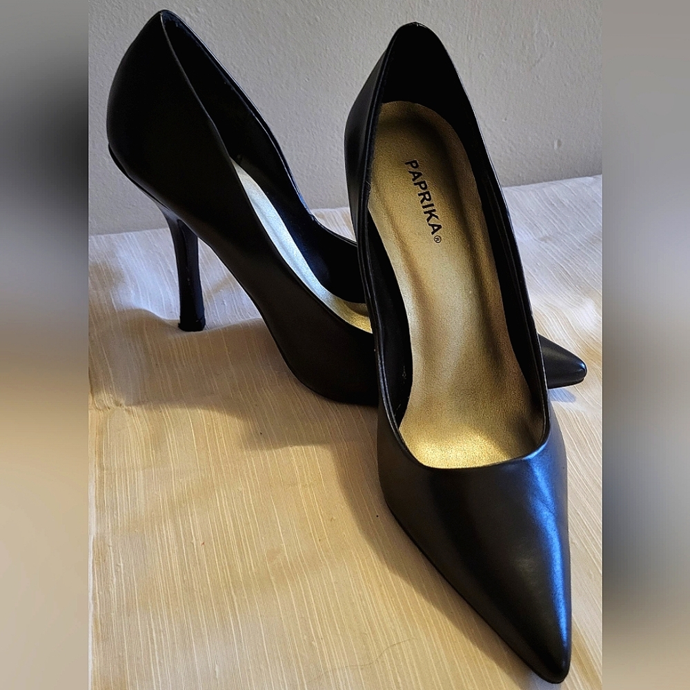 Paprika black high heel pumps size 7 1/2